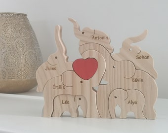 Personalized vertical wooden puzzle with the first names of family members engraved on elephants, decoration, from 2 to 7 first names.