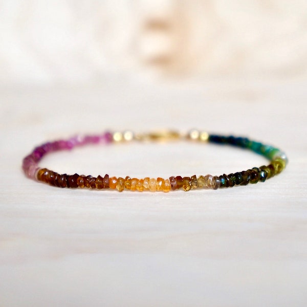 Bracelet fin en pierres naturelles multicolore arc en ciel de tourmalines, bijou unique pour femme et enfant parfait pour offrir