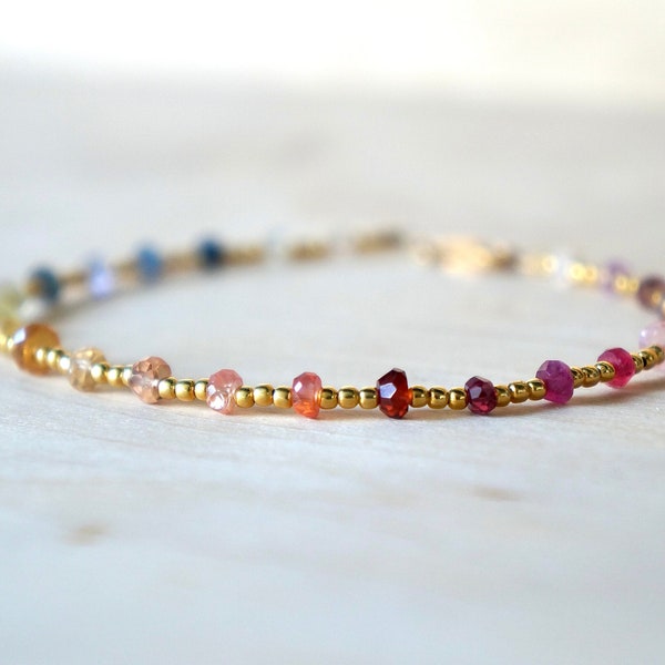 Bracelet en perles multi gemmes, bracelet pierres semi précieuses multicolore, bijou arc en ciel style hippie