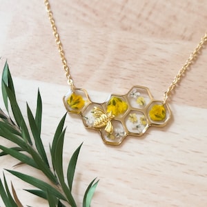 Bee and Honeycomb Necklace, Yellow Bee Necklace, Silver Bee Necklace, Stainless Steel gold Honeycomb Pendant, Yellow Flower Necklace for Her