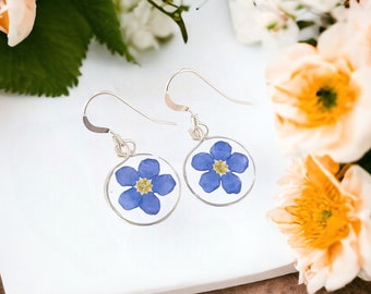Ohrhänger „Vergissmeinnicht“ aus Sterlingsilber oder mit versilberter Oberfläche | minimalistische blaue Blumen Harz Tropfen Ohrringe für Frauen | Geburtstagsgeschenk