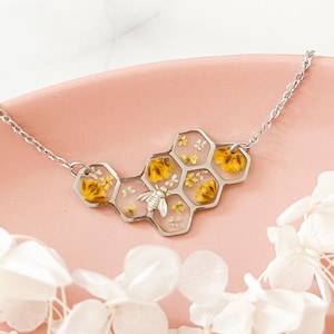 Bee and Honeycomb Necklace, Yellow Bee Necklace, Silver Bee Necklace, Stainless Steel Honeycomb Pendant, Yellow Flower Necklace for Her