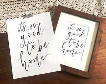 Tak miło być w domu – wydruk cyfrowy. Pobierz natychmiast. Dekoracja do domu.