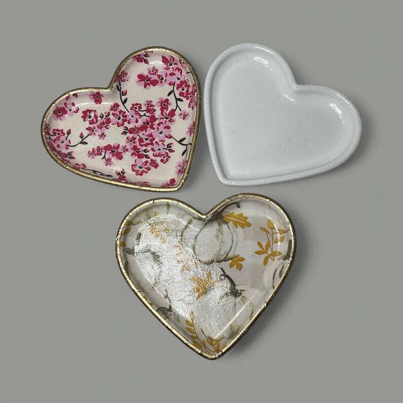 Heart Shaped Resin Trinket Dish, Decoupaged Ring Dish immagine 10