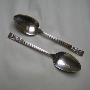 Vintage Pair ONEIDA Silver Plated Coronation Pattern (Hampton Court) SERVING SPOONS