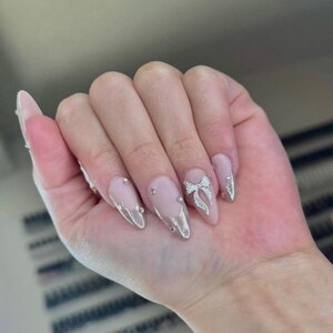 Silver chrome bow nails
