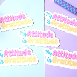 Adesivo de vinil "Minha atitude é gratidão", mantra de manifestação, citação de positividade, corte brilhante, garrafa de água para laptop e celular, à prova d'água