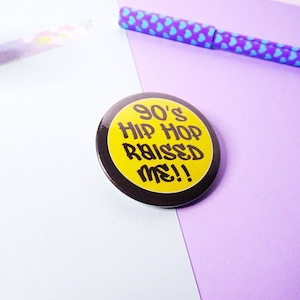 Pin retro vintage de hip hop para amantes de la música: estilo nostálgico de los 90, regalo para amantes de la música, insignia de empoderamiento, frase de DJ y grafiti.