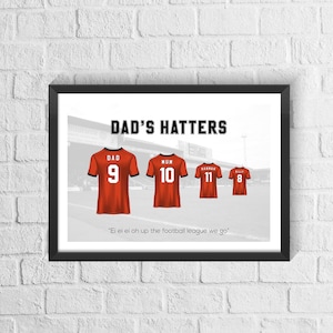 Personalisierter Luton Town Familien-Fußball-Hemd Druck | Vatertags Geschenk | Geschenk für Hutmacher Fan | Luton Town Poster