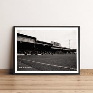 Kenilwertige Road Luton Town Stadion Druck, schwarz weiß Kunstdruck, Fußball Fotografie, Wohndeko, Geschenk für Luton Fan