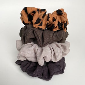 Escrunchies ecológicos, escrunchies sostenibles, scrunchie sage green, scrunchie verde del ejército, scrunchie blanco, scrunchie de carbón