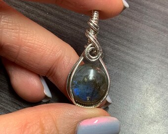 Silver wire-wrapped labradorite pendant