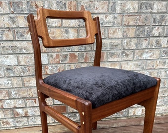 Dining Chair Mid Century Modern Style in Mahogany