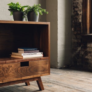 FREE SHIPPING Black Walnut Wood TV Stand Solid Hardwood Media Cabinet With 2 Drawers & Shelf Available in 5 Wood Types Options Bild 7