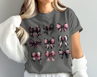 Koszulka Comfort Colors Gothic Bow, Różowo-czarne kokardy, Koszulka z kokardą akwarelową, Koszulka z kokardą emo, Koszulka Dark Academia, Gotycki krawat z kokardą, Prezent dla przyjaciela Gota