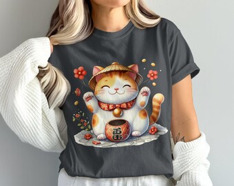 Komfort ColorsLucky Cat T-Shirt, süßes Maneki-Neko Design, japanisches Glück, entzückende Katzen Grafik, einzigartige Geschenkidee, Freizeitkleidung