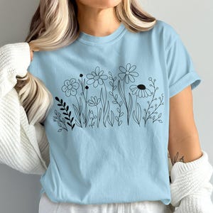 Comfort Colors Floral Line Art T-Shirt, Hand Drawn Flowers Tee, Botanical Graphic Shirt, Nature Inspired Design Top, Casual Artistic Top