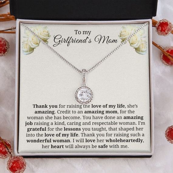 Beautiful necklace shop for girlfriend