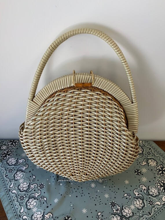 Vintage 1950’s Cream/Tan Ovular Wicker Bag