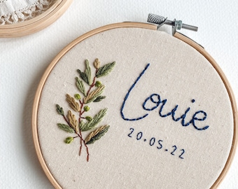 Personalised Floral Embroidery Hoop – Custom Name Hoop Art, Hand Embroidered Nursery Decor, Baby Shower or Birth Announcement Gift