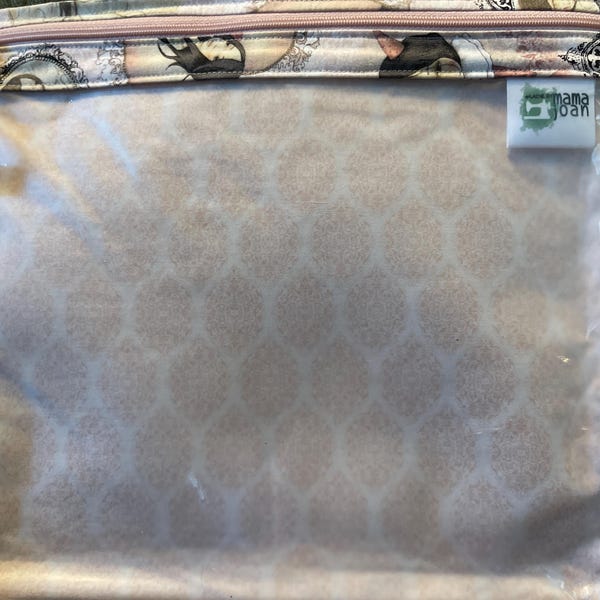 Bolsa para proyectos de punto de cruz, bordado, etc. Por Made by Mama Joan. Nunca utilizada, almacenada en contenedores, de un hogar libre de humo.