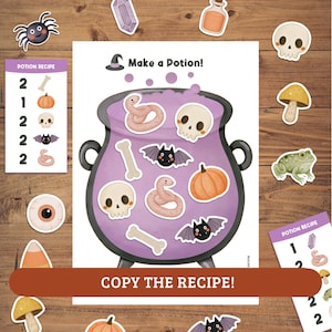 Peut inclure: Une feuille d'activité imprimable intitulée Make a Potion présentant un grand chaudron noir rempli de liquide violet et divers autocollants dont des crânes, des chauves-souris, des serpents, des os et des citrouilles sur une surface en bois.