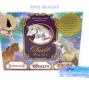 Bella Sara Classic Box Set (Treasures, Royalty & Bella's Ball) 165 kaarten, 5 jumbo glanzende kaarten, een geheime code en full colour poster! (S..