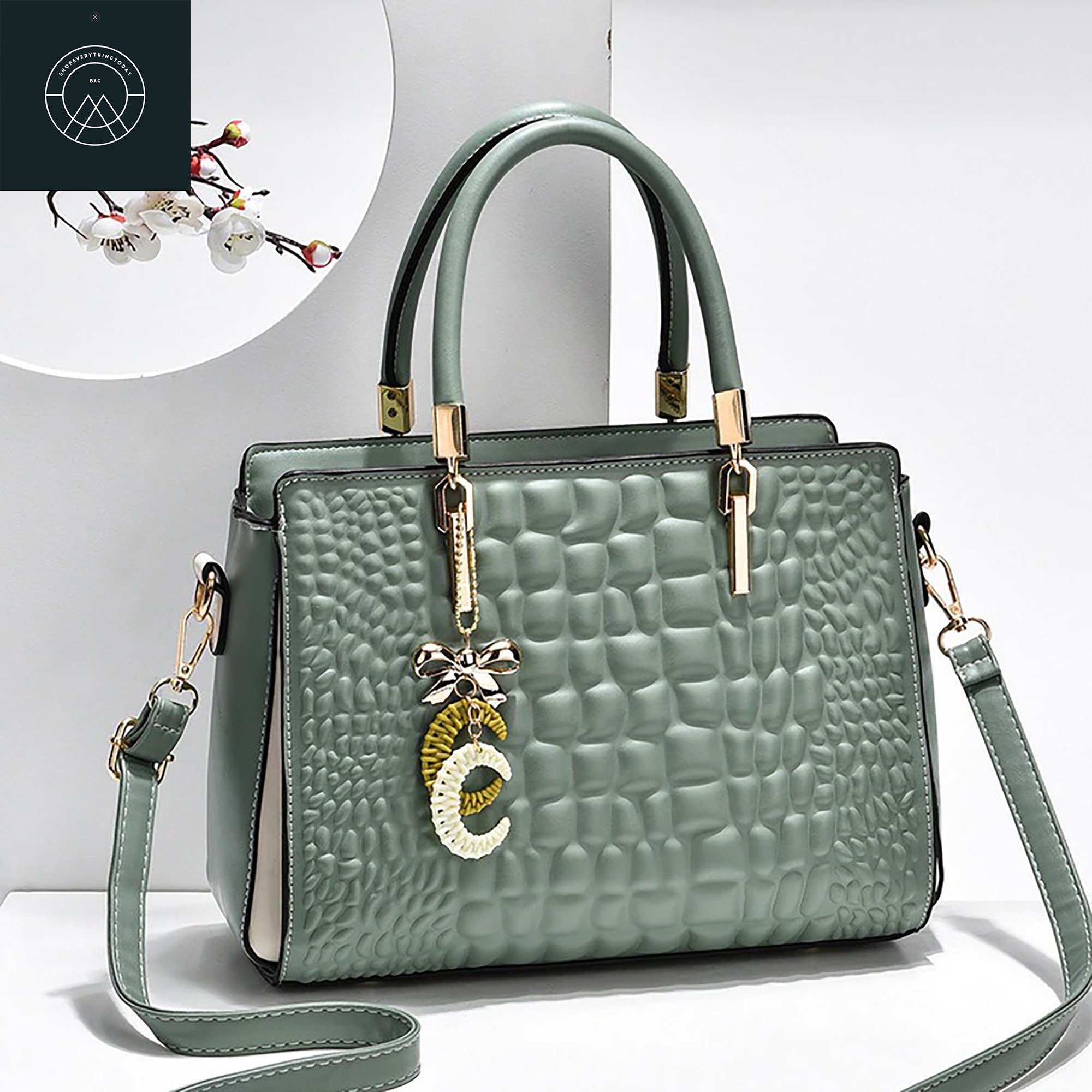 handbolsa with lock