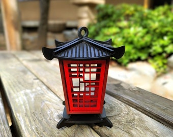Mini lanterne pagode, mini lanterne japonaise en bois, mini ornement led pagode, petite décoration japonaise, idées cadeaux japonaises.