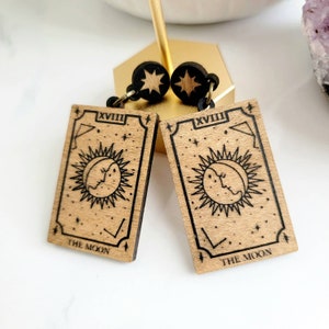 The moon tarot card earrings, tarot wooden earrings, engraved tarot earrings, tarot lover gift ideas