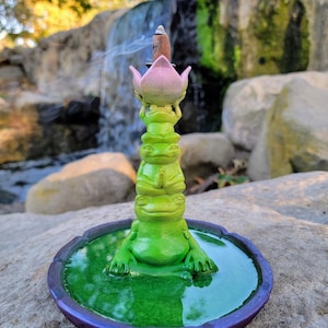 Meditation Frosch Räucherstäbchenhalter, Frosch & Lotus Blume Yoga Rückfluss Weihrauchbrenner, Zen Dekor für Haus und Altar, Frosch Yoga Raum Geschenkidee.