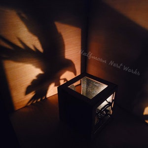 Raven shadow lantern, raven tealight holder, raven bedroom lamp, raven lighting décor, raven lover gift ideas