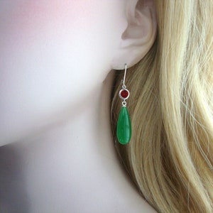 Boucles d'oreilles élégantes en forme de lustre en jade vert, remplies d'or 14 carats, argent sterling 925 image 7