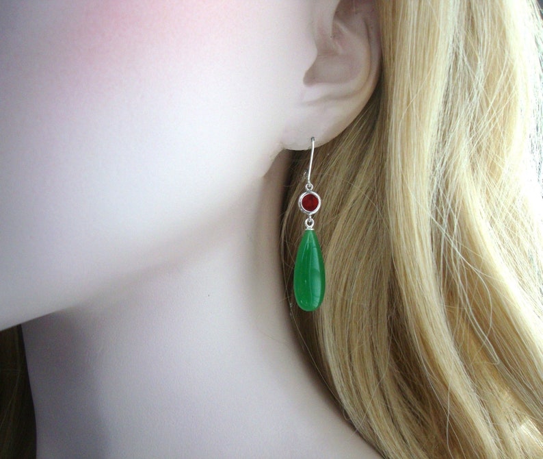 Boucles d'oreilles élégantes en forme de lustre en jade vert, remplies d'or 14 carats, argent sterling 925 image 7