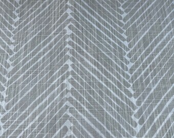 Tela decorativa para el hogar en color beige Wishbone. Perfecta para cortinas, cojines o caminos de mesa.