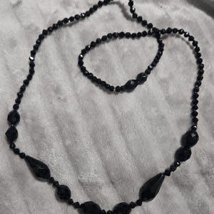 Vintage Black Faceted Bead Necklace – Teardrop & Oval Beads – Elegant Mid-Century Costume Jewelry