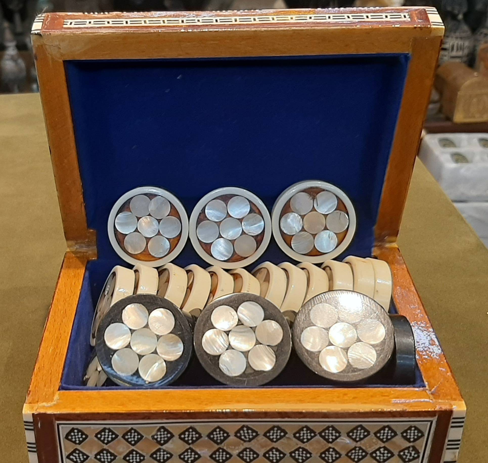Backgammon Mother of Pearl Pieces in a 