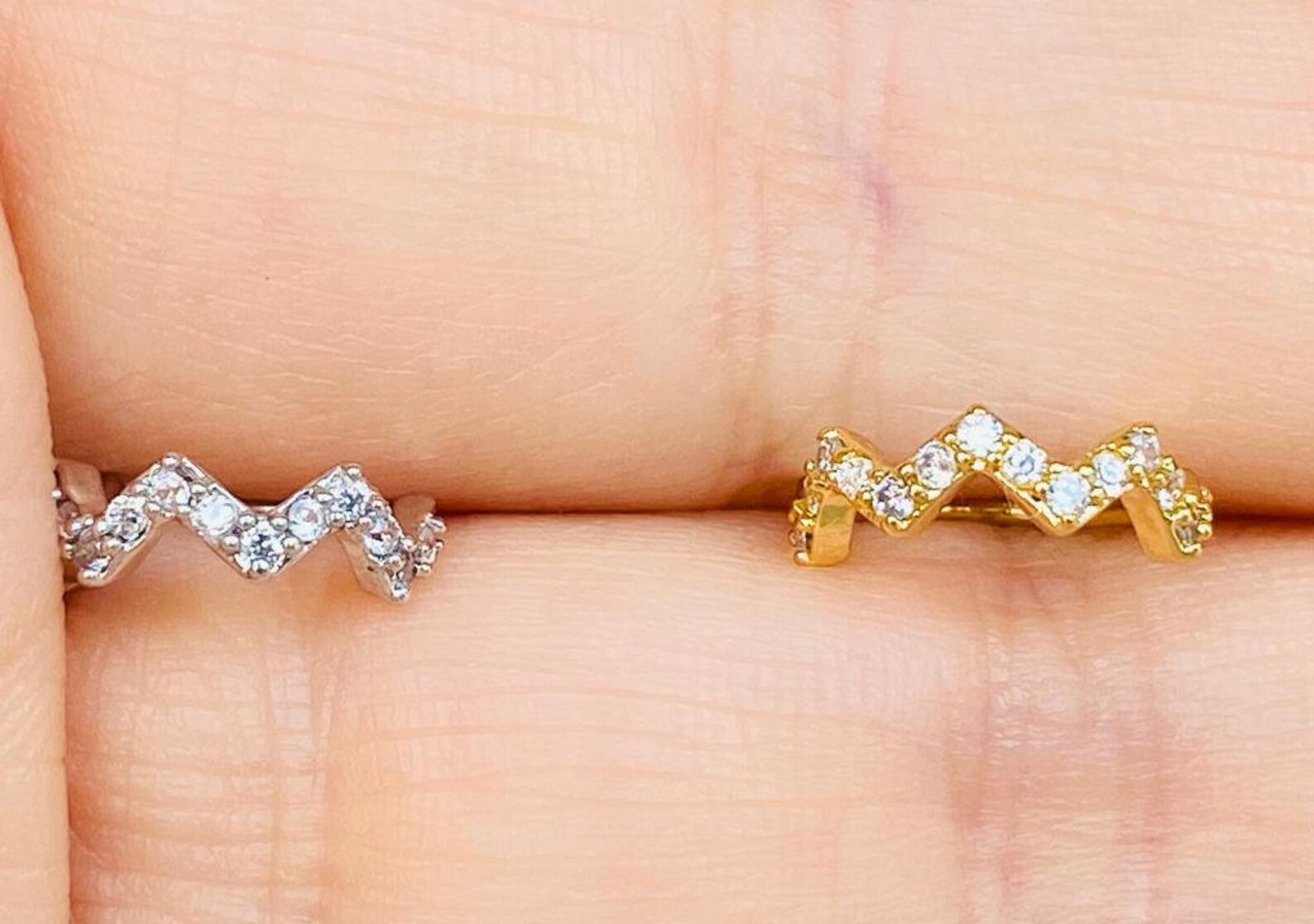 Mini cerchio zig zag piercing all'orecchio Etsy Italia Mini cerchio zig zag piercing all'orecchio Etsy Italia