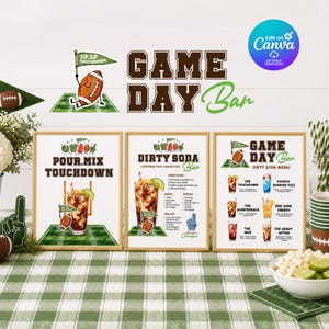 Könnte beinhalten: Ein Set aus drei druckbaren Schildern für eine Spieltags-Bar mit Football-Motiven, darunter eine Football-Figur, Torpfosten und ein Soda-Menü. Die Schilder zeigen Texte wie Game Day Bar, Pour Mix Touchdown und Dirty Soda Bar.