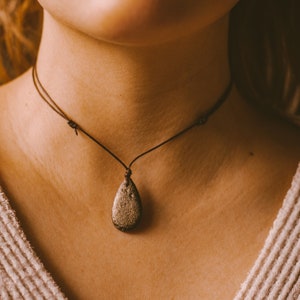 Boho Minimalist Choker, Hippie Choker, Earthy Brown Teardrop Choker, Minimalist Choker Necklace, Beach Jewelry, Gift for her