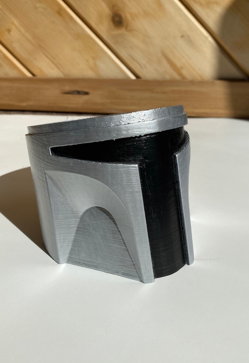 3D printed Mandalorian flower pot!