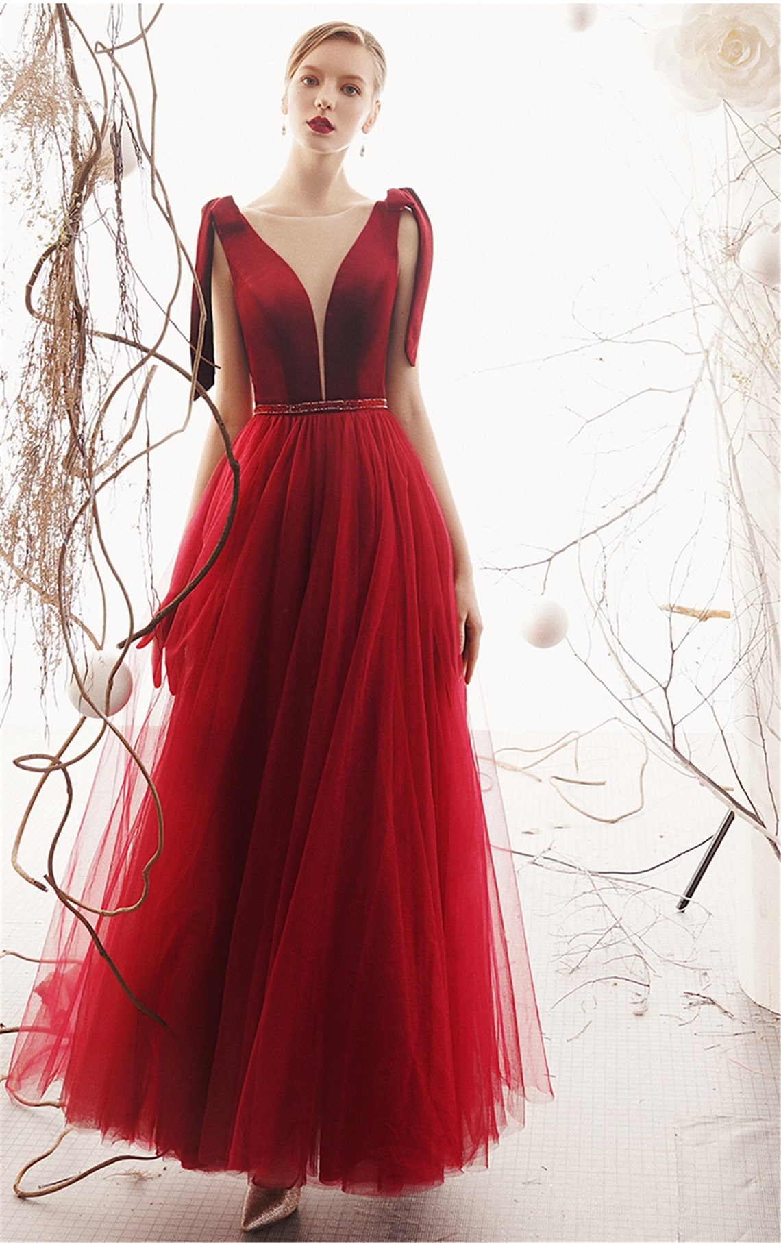 Red Tulle Wedding Store Deep V-Neck Bridal Dress Lace Up Back image 1