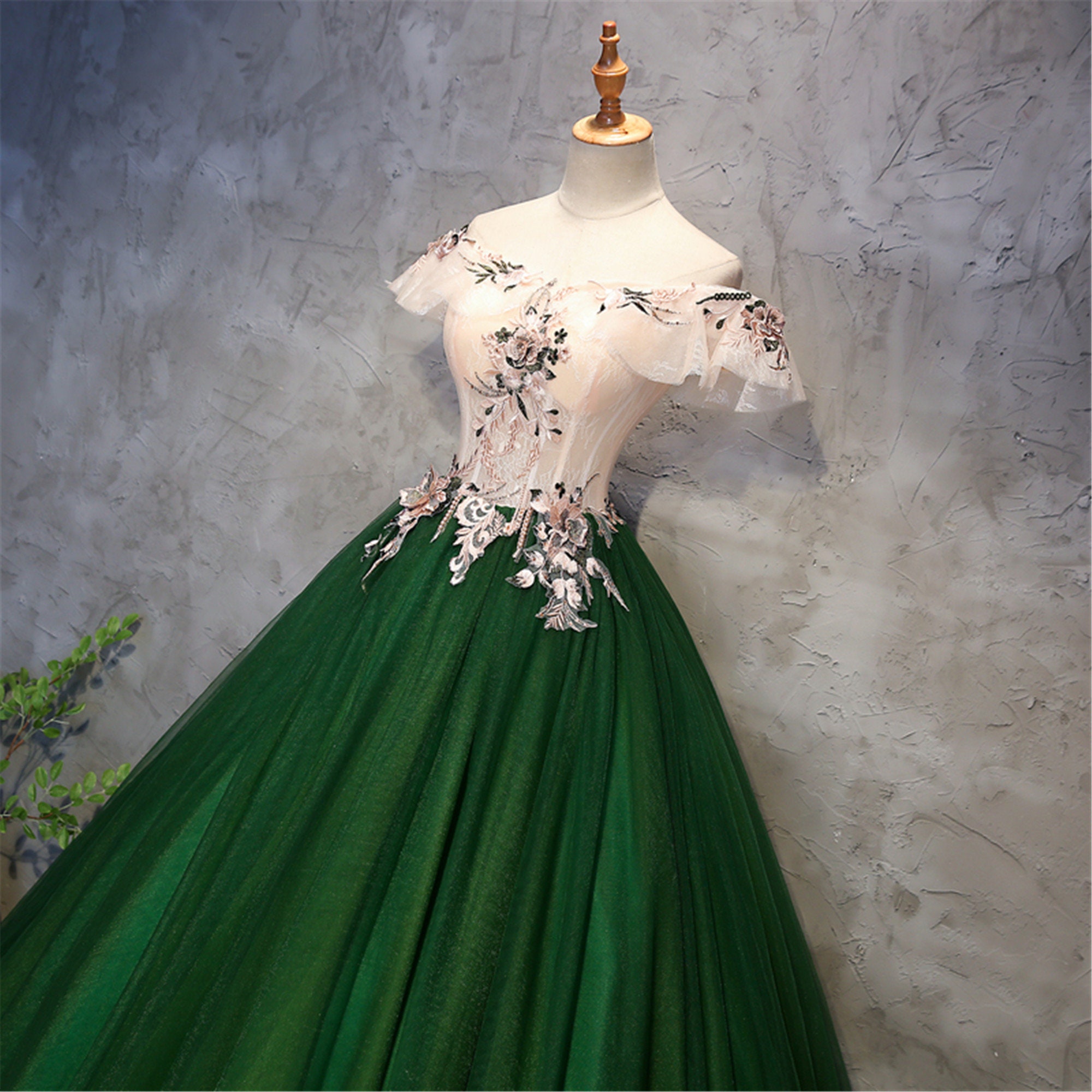 Vestido de Quinceanera Verde Esmeralda Off-the-Shoulder Prom - Etsy España Vestido de Quinceanera Verde Esmeralda Off-the-Shoulder Prom - Etsy España