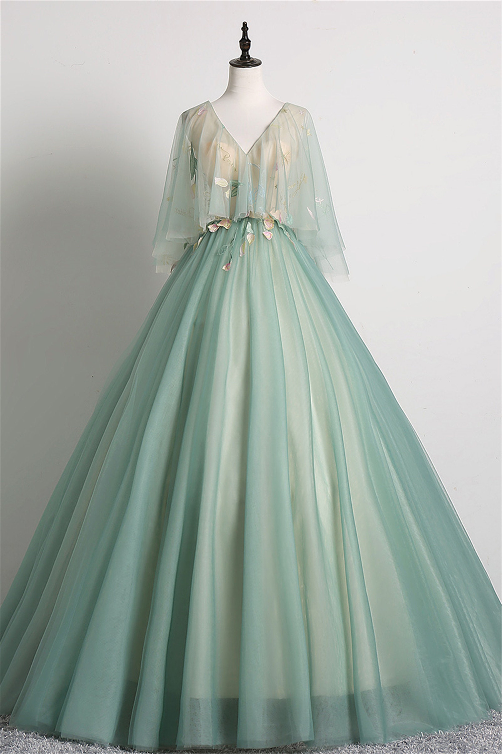 Green prom dress with sleeves-Sex photo