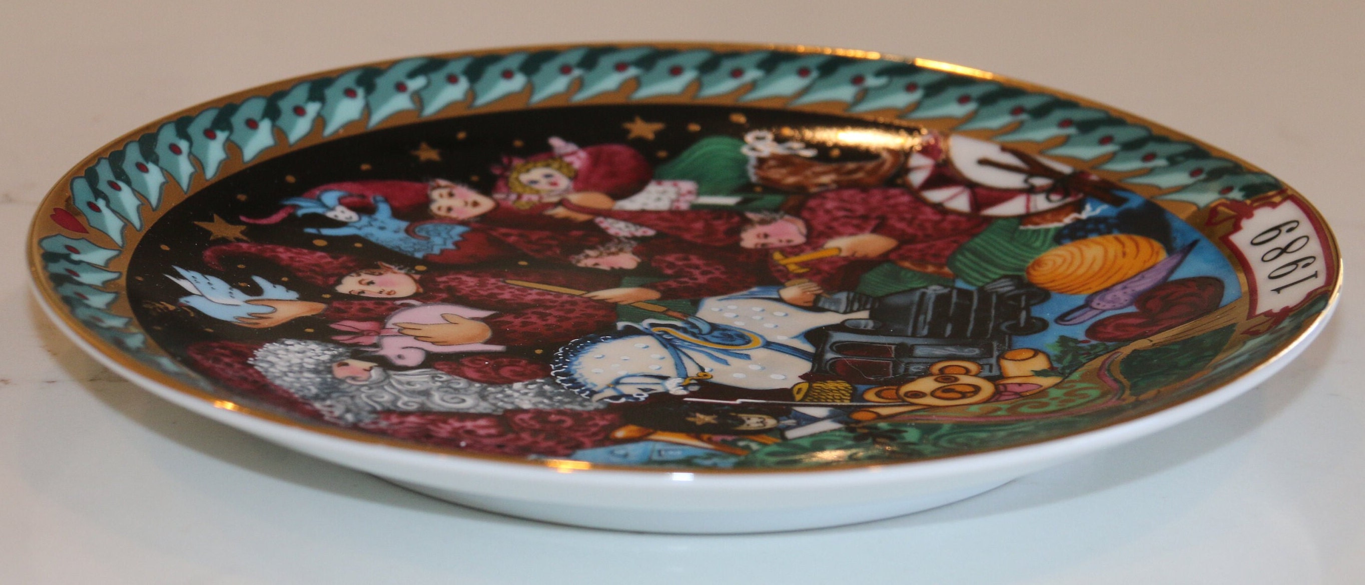 Vintage Bing and Grondahl 1989 Christmas Plate: Santa's Workshop