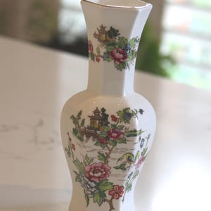 ヴィンテージ クラウン スタッフォードシャー「パゴダ」六角形花瓶、美しい花柄シノワズリー模様、ホームデコレーション