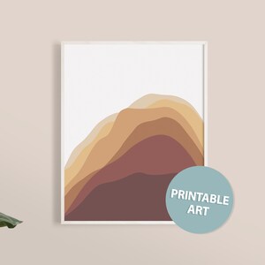Puede incluir: Impresi&oacute;n art&iacute;stica enmarcada con un dise&ntilde;o abstracto de formas curvas en capas en tonos marr&oacute;n, beige y burdeos sobre un fondo blanco. La impresi&oacute;n est&aacute; etiquetada como "Printable Art" en un c&iacute;rculo azul claro.