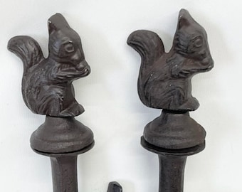2-pack Cast Iron Hose Guide, Squirrel