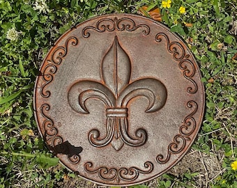 Fleur de lis garden steppingstone
