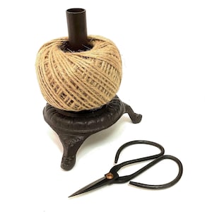 Simple twine holder